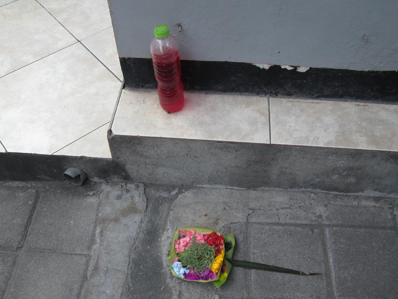 Canang Sari & Arak Berum